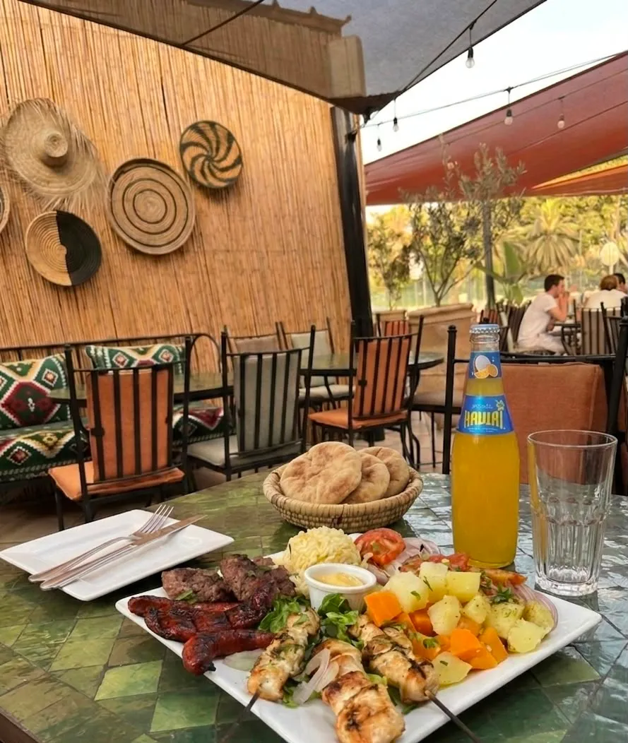 *Grillades mixtes et terrasse amazighe  La Table Amazigh*